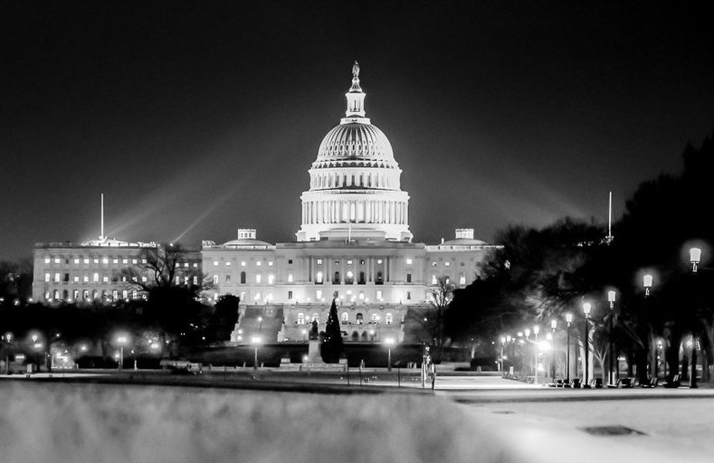 Capitol building in washington dc at night